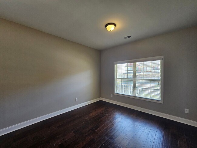Building Photo - Luxury living at Hawthorne Ridge
