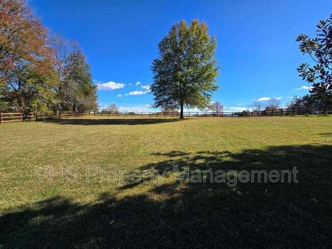 Foto del edificio - 10989 Muddy Run Ln