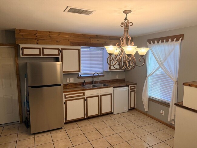 Foto del edificio - 663 Duke Ave