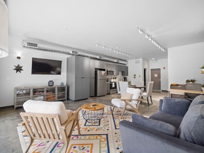 Building Photo - 3003 E 30th Ave