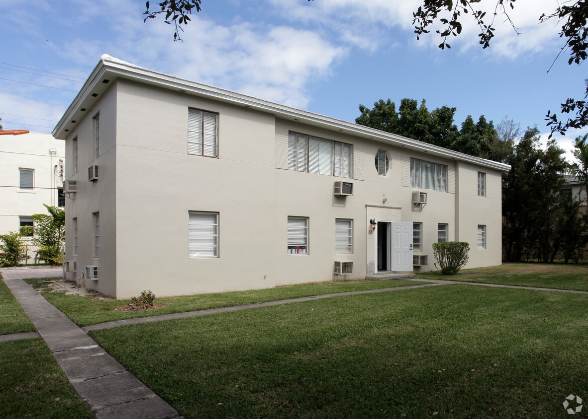 Foto del edificio - 627 Anastasia Ave