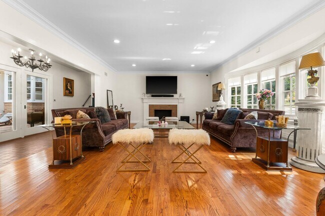 Foto del edificio - 1165 Coldwater Canyon Dr
