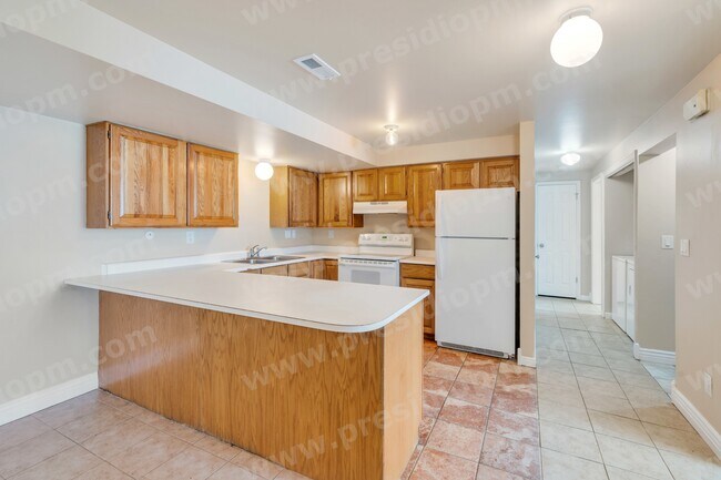 Building Photo - 1670 Hickory Ln