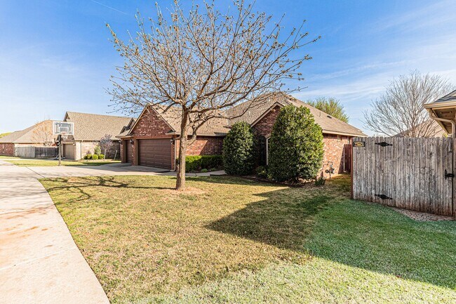 Foto del edificio - 4 Bed 3 Bath in Edmond!