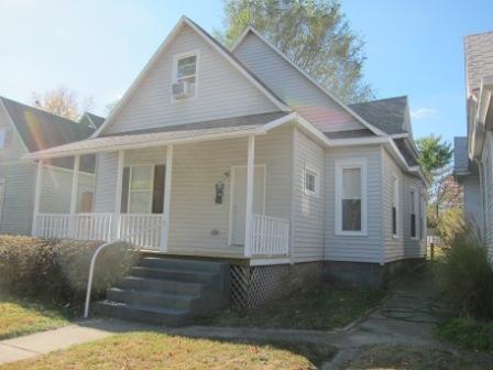 A view of the front porch and entry. - 1435 South Center Street