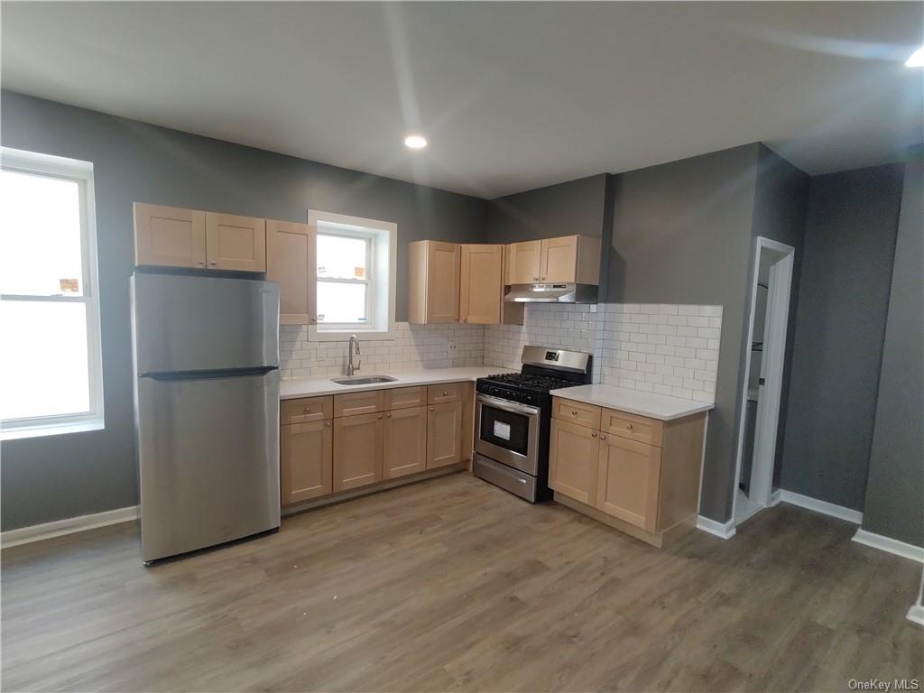 Primary Photo - 1056 Morris Park Ave