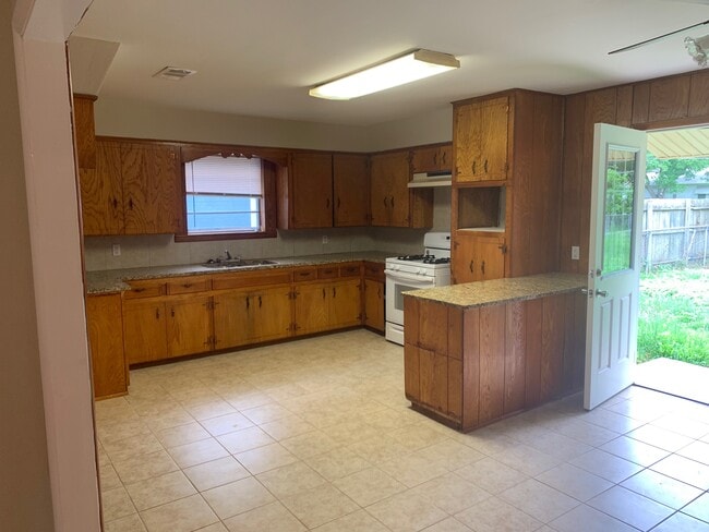 Building Photo - 406 Turner St