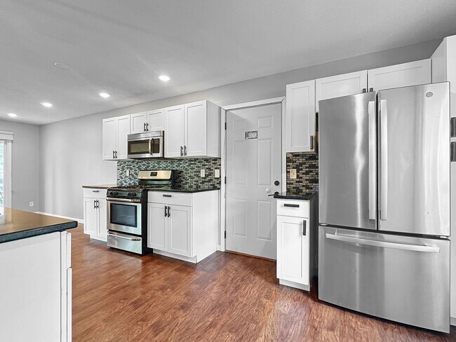 Building Photo - 2814 Woodridge Ln