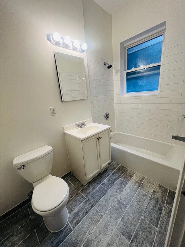 Building Photo - 111 Norway St