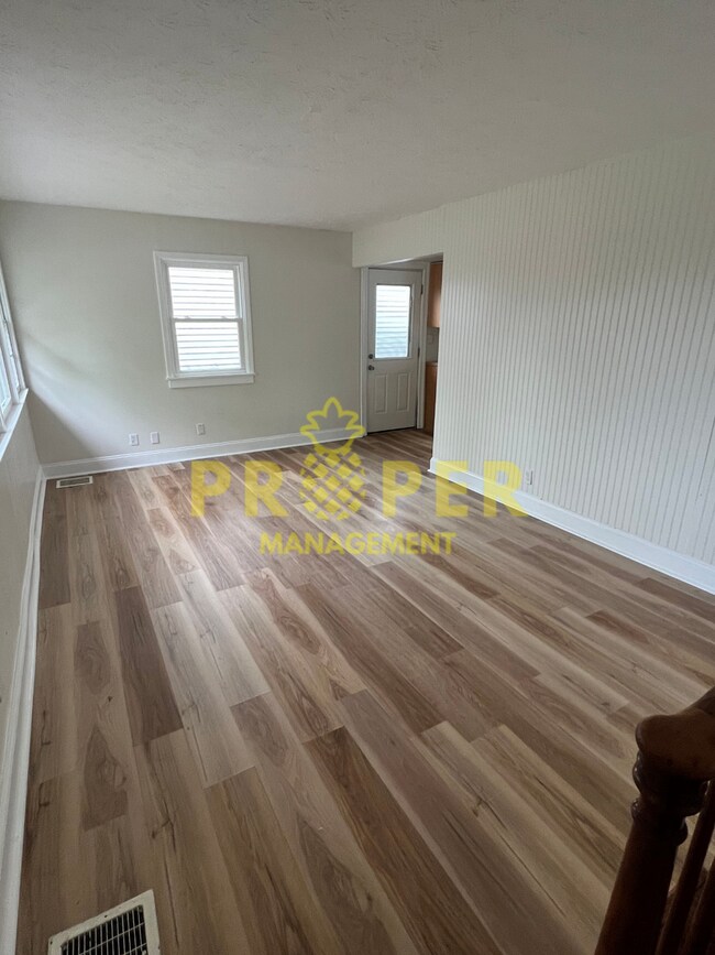 Foto del edificio - 4 bedroom, 1 bathroom house for rent