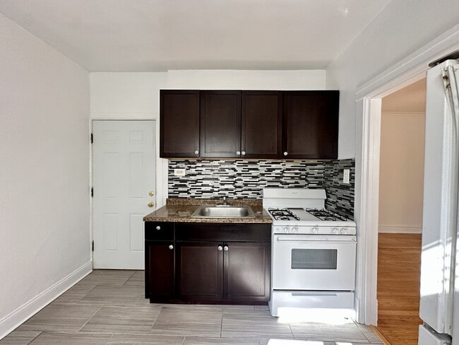 Building Photo - 6347 N Magnolia Ave