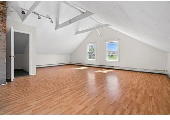 Building Photo - 15 Holton St