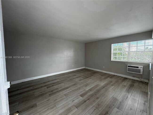 Building Photo - 500 13th St