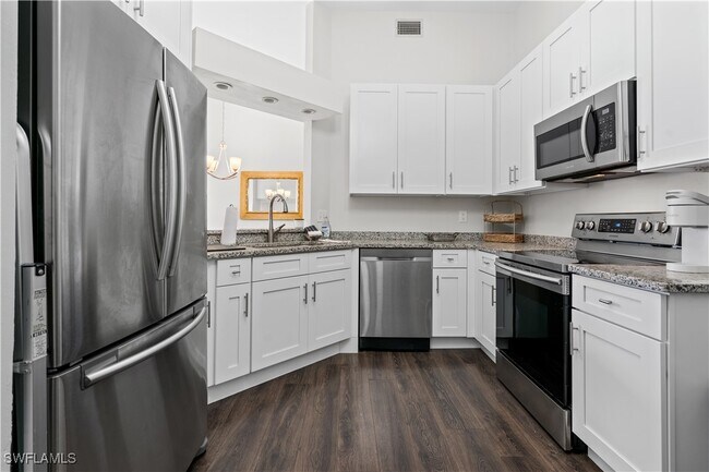 Foto del edificio - 2711 Citrus Lake Dr