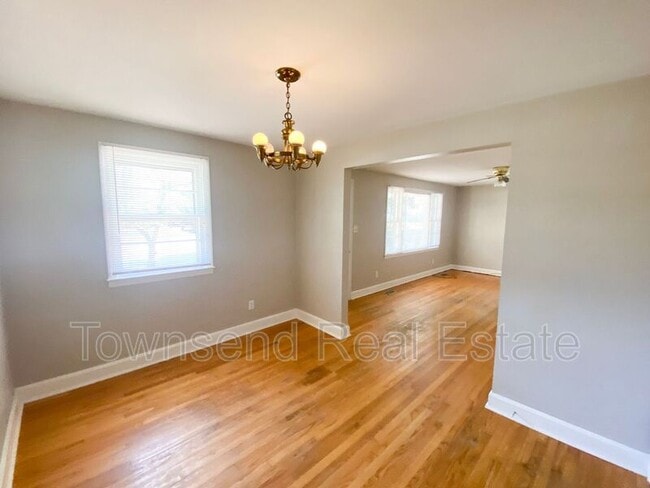 Building Photo - 205 Starhill Ave