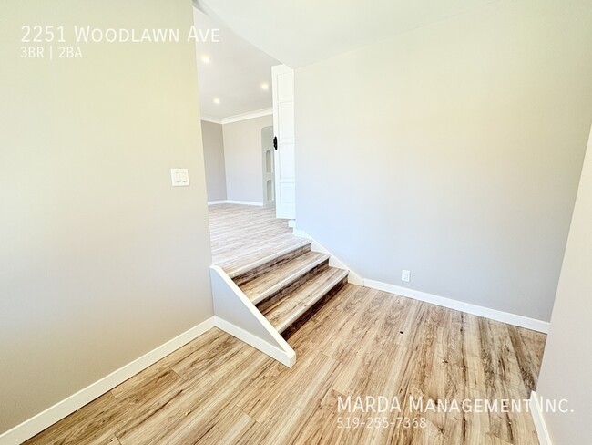 Building Photo - STUNNING & NEWLY RENOVATED 3-BEDROOM/1.5 B...