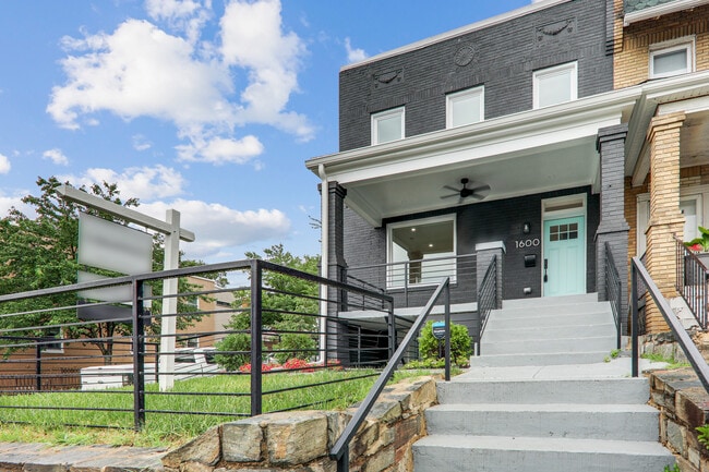 Property Exterior - 1600 Trinidad Ave NE