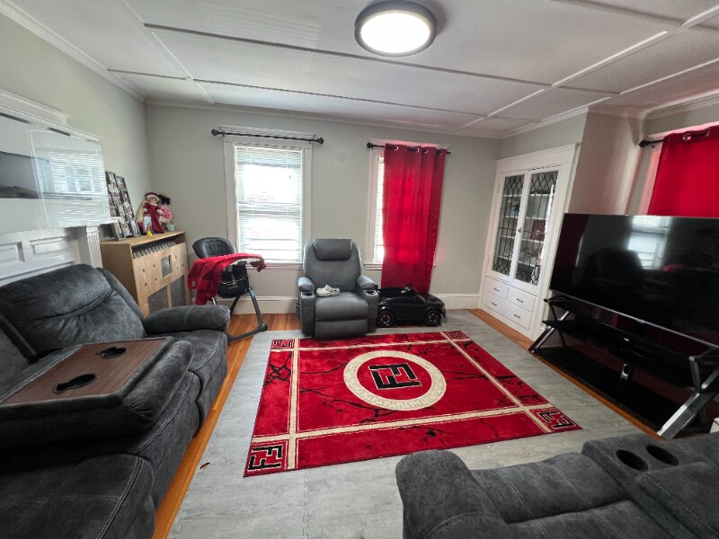 40 Quincy Ave Unit 1, Winthrop, MA 02152 Room for Rent in Winthrop