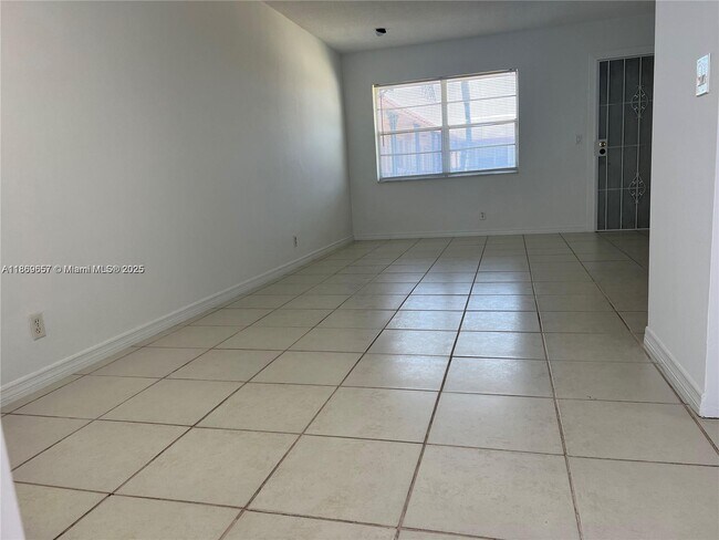 Foto del edificio - 5300 Hollywood Blvd