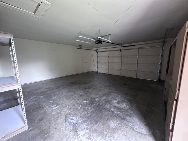 Foto del edificio - Spacious Condo coming soon!