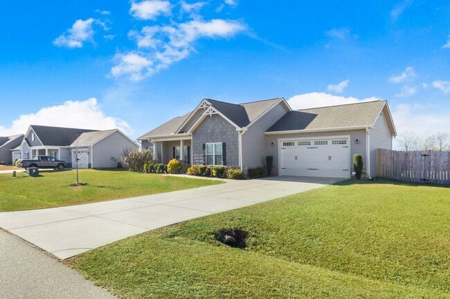 Foto del edificio - CHARMING ROSEWOOD HOME! 3 BR 2 BA w/ FENCE...