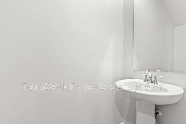 Building Photo - 658 Culpepper St