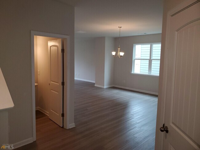 Building Photo - 5008 Fawnwood Dr