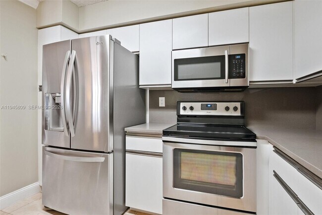 Foto del edificio - 3400 NE 192 St