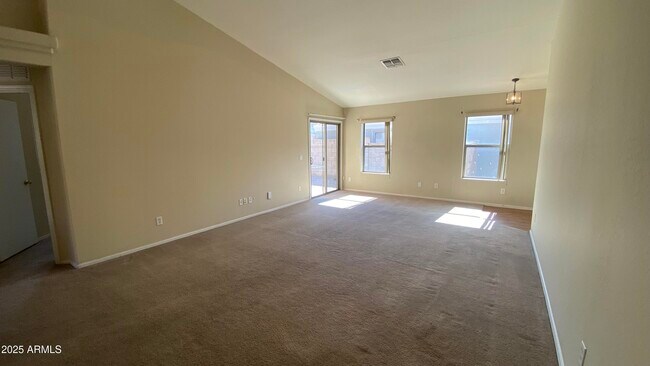 Foto del edificio - 23718 Chambers St