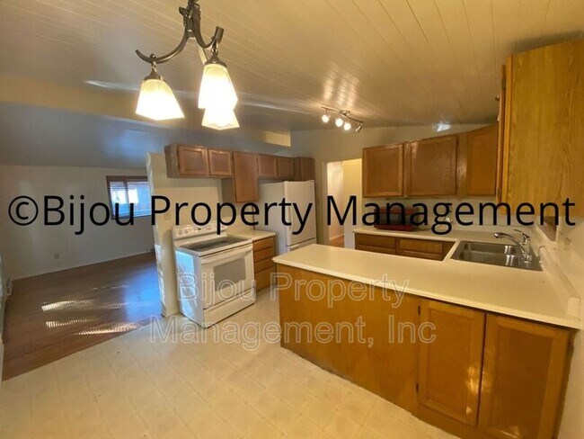 Foto del edificio - 916 Westmoor Dr