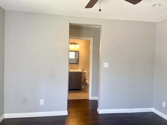 Building Photo - 1607 E Banyan Ct