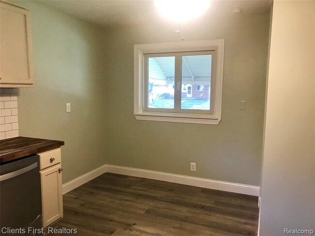 Building Photo - 19363 Rensellor St