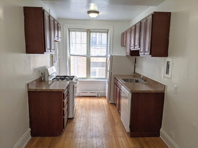 Building Photo - 909 Elmwood Ave