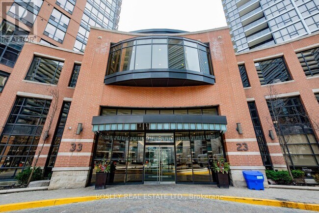 Photo du bâtiment - 33 Sheppard Ave E