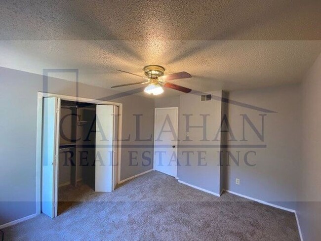 Foto del edificio - Park Hill 2 Bedroom Townhome