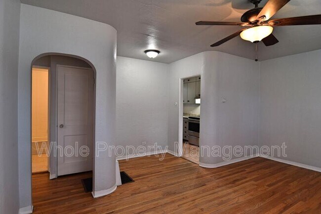 Building Photo - 1331 Xanthia St
