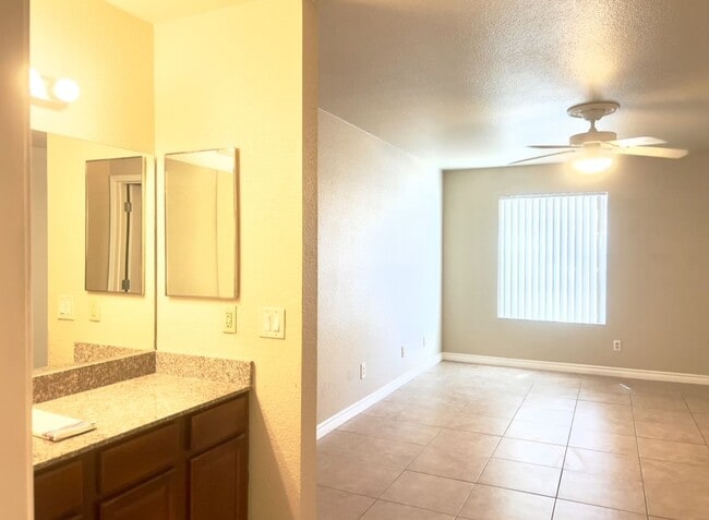 Building Photo - Beautiful 2BED / 2BATH Condo nestled in a ...
