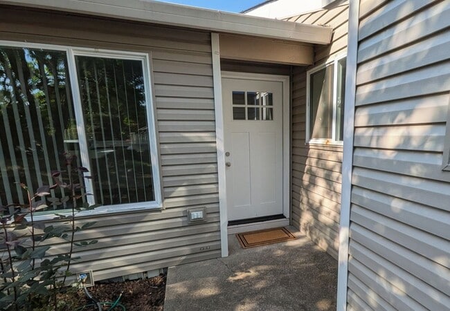 Foto del edificio - Available Now! 2 bedroom and 1 bath duplex