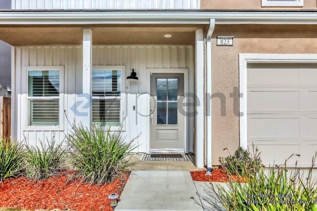 Foto del edificio - 823 Blue Oak Lane W