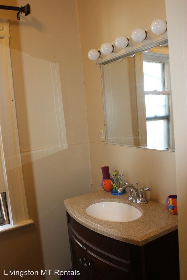 Foto del edificio - 2 br, 1 bath House - 110 S F St