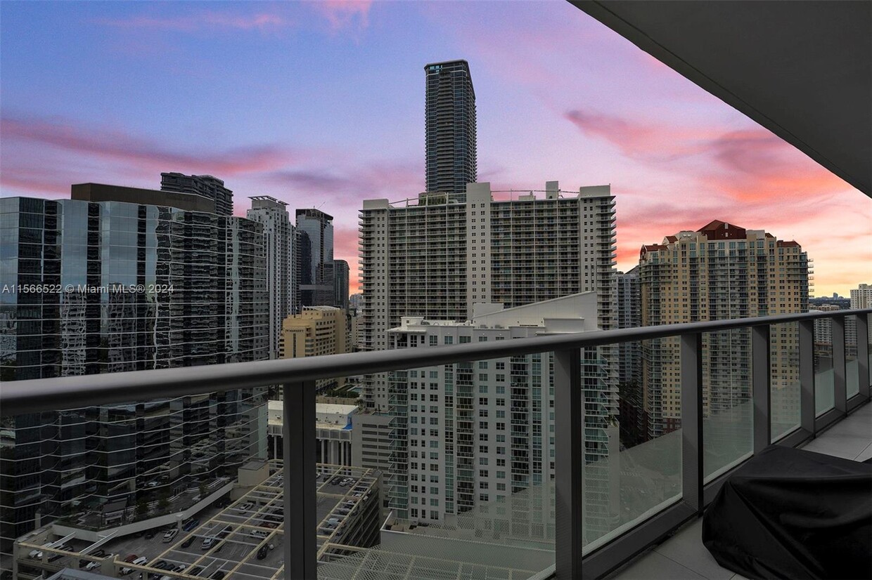 Foto principal - 1300 Brickell Bay Dr