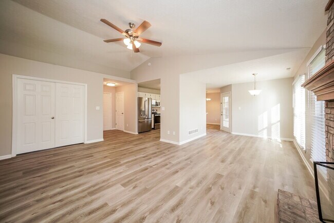 Foto del edificio - 509 Village Blvd