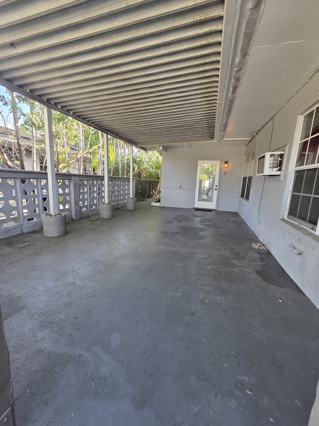 Building Photo - 898 NE 40th St