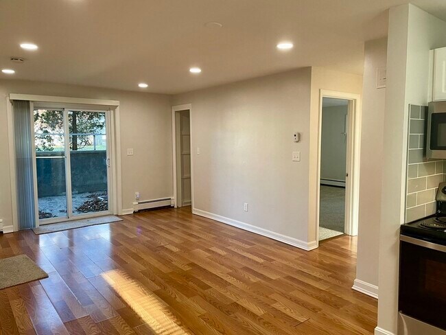 Building Photo - 53 Lionel Ave