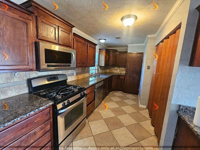 Foto del edificio - Southlawn Gem! Beautiful 3 Bed, 2 Bath Hom...