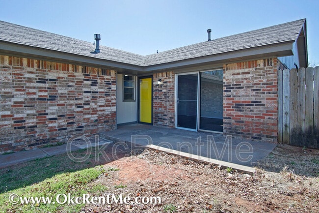 Building Photo - 7010 Woodlake Dr