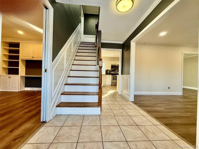 Building Photo - 33 Pilgrim Dr