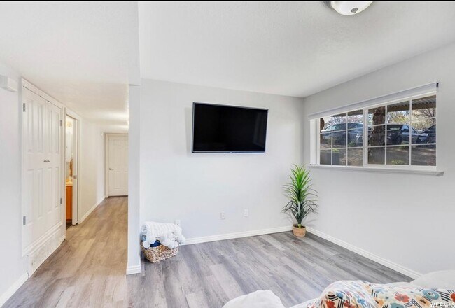 Building Photo - 1202 W 1420 N