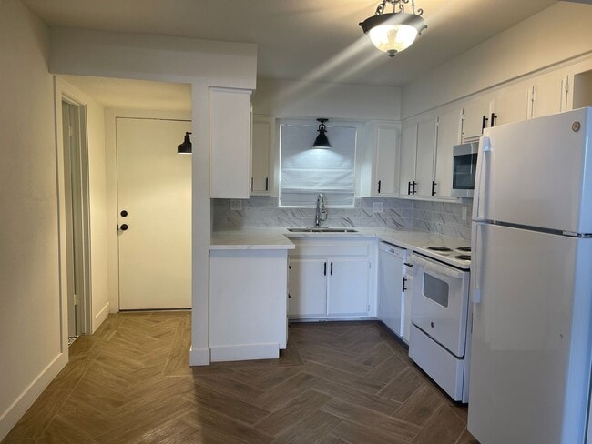 Building Photo - 119 Decatur St