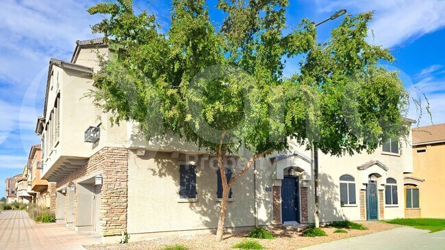 Foto del edificio - 1350 S Greenfield Rd